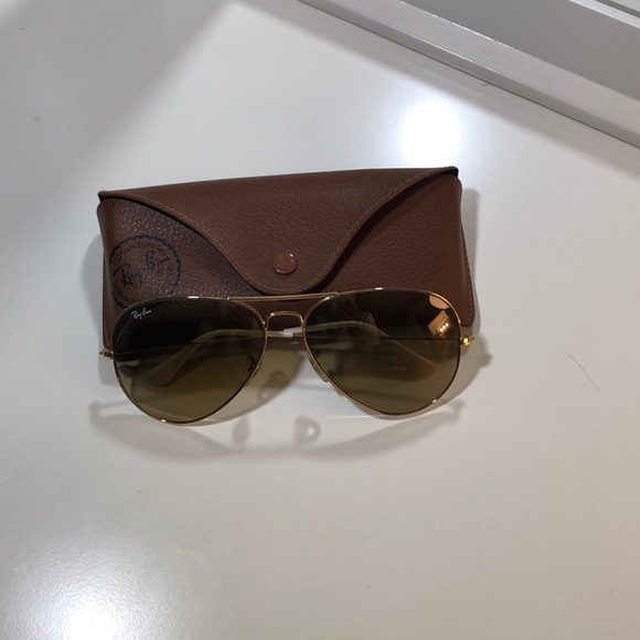Ray Ban Aviator Sunglasses- Large - Picture 4 of 5